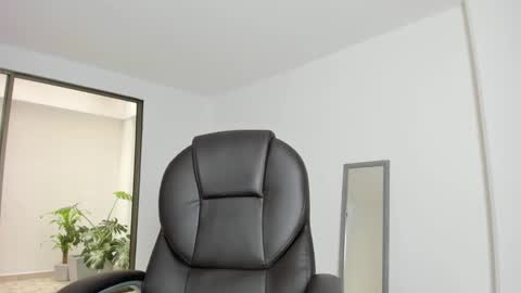 Snapshot of mysteyes chatting on November 2025 06:31:01 PM Elena online show from November 2025 06:31:01 PM