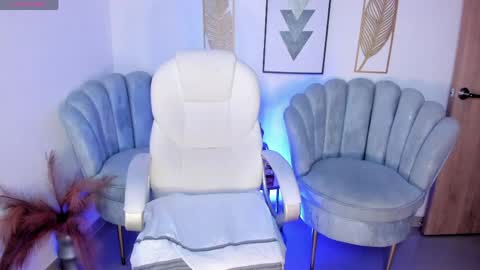 mystic_nova_ online show from June 2026 02:33:01 PM