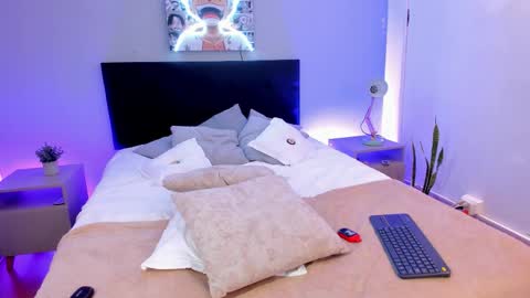 AMY online show from December 2025 07:54:02 PM