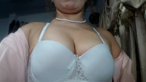 Snapshot of nadia_abaud chatting on July 2026 02:27:02 AM Nadia online show from July 2026 02:27:02 AM