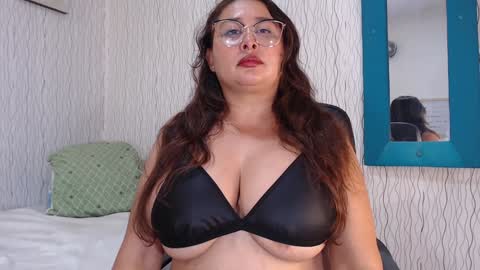 Nadia online show from December 2024 09:28:01 PM