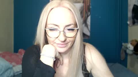 nadinnnea online show from November 2025 10:26:02 AM