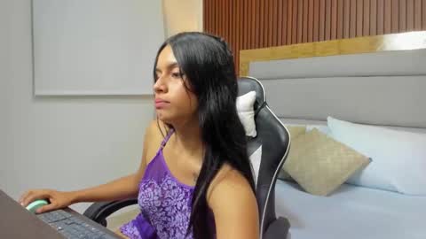 Snapshot of nahiaras_herz chatting on September 2025 12:32:01 PM N A H I online show from September 2025 12:32:01 PM