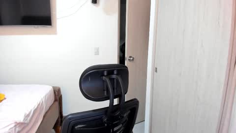 independent model online show from January 2026 11:47:02 PM