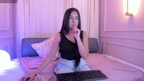 Nahomi online show from September 2025 08:19:01 PM