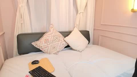 Nahomi online show from October 2025 07:59:01 PM