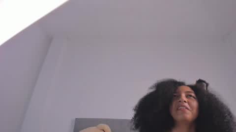 Snapshot of nahomi_miller_ chatting on December 2024 11:49:02 PM Laura online show from December 2024 11:49:02 PM