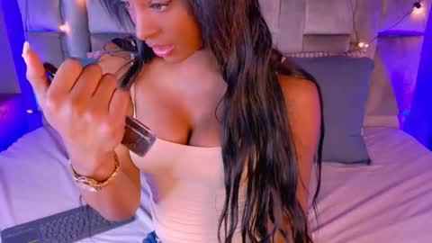  VICTORIA  online show from October 2025 07:47:01 PM