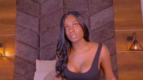  VICTORIA  online show from November 2025 07:37:01 PM