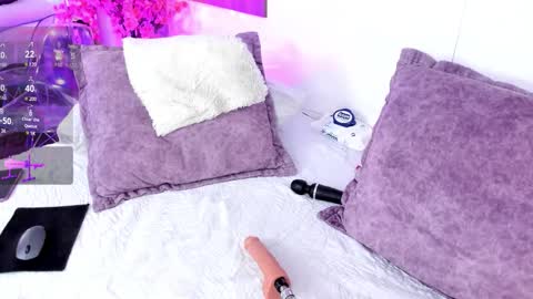 Nahomii online show from February 2026 08:04:01 PM