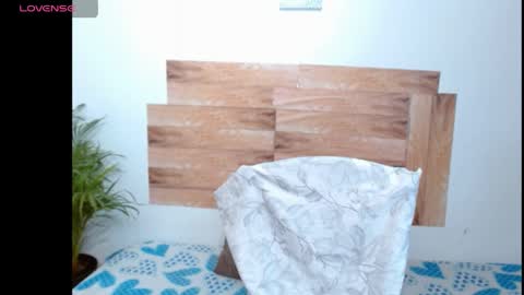 nahomy_gree online show from April 2026 06:55:01 PM