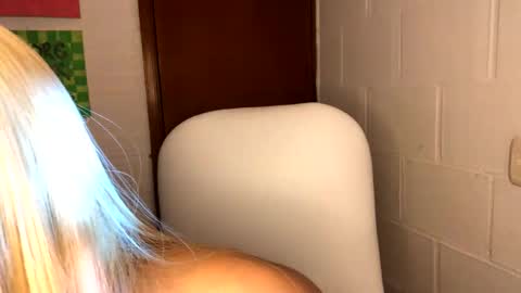 nahomy online show from October 2025 12:13:02 PM