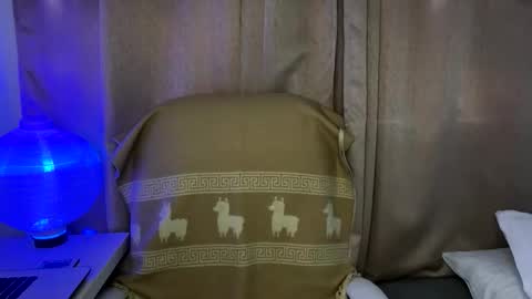 nahomy online show from January 2026 01:26:02 PM