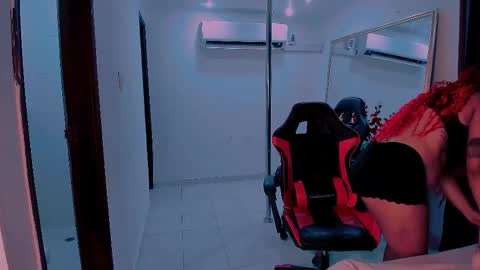 Nahomy online show from October 2025 05:54:01 PM