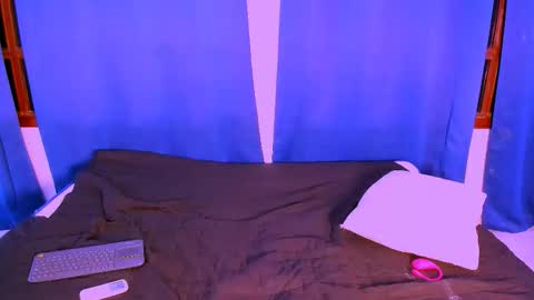 Nahomy online show from October 2025 08:22:02 AM