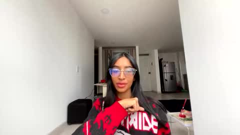 Nahomy  online show from December 2025 08:49:01 PM