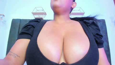 Snapshot of nahomygrey_ chatting on May 2026 08:17:01 PM Nahomy online show from May 2026 08:17:01 PM