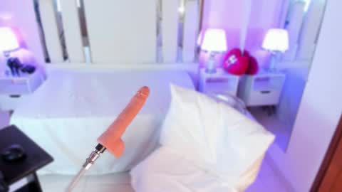 Snapshot of nahomyroberts chatting on November 2025 12:06:02 PM Nahomy Roberts online show from November 2025 12:06:02 PM