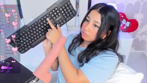 Snapshot of nahomyroberts chatting on November 2025 12:38:02 PM Nahomy Roberts online show from November 2025 12:38:02 PM