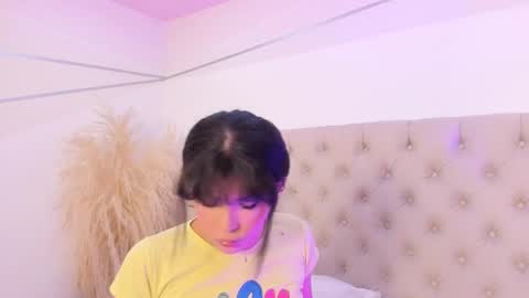 nahomyrusell online show from April 2026 01:37:02 PM