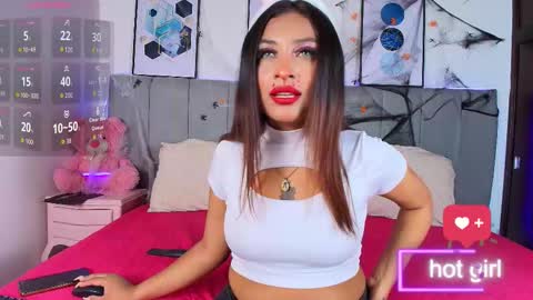 Naia online show from October 2025 08:09:02 PM