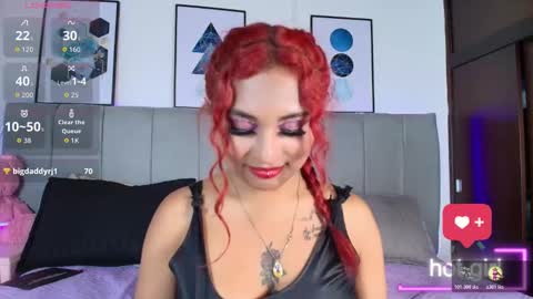 Naia online show from November 2025 07:37:01 PM