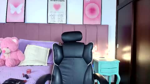 Naia online show from February 2026 07:31:02 PM