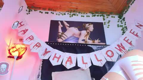 Naia x online show from October 2025 08:00:02 PM