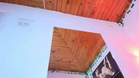 Naia x online show from February 2026 09:12:02 PM