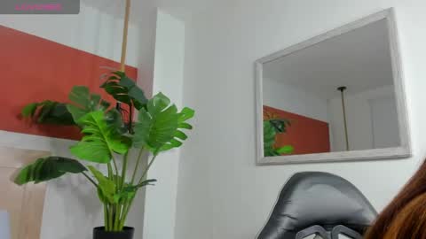 Snapshot of naiara30_ chatting on May 2026 07:22:02 PM N A I A R A online show from May 2026 07:22:02 PM