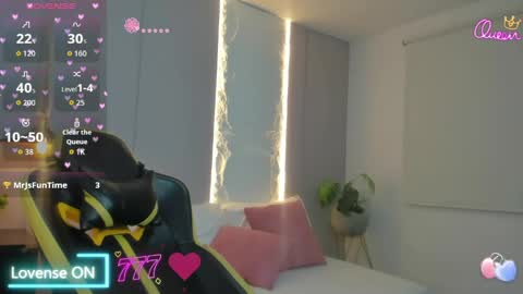Snapshot of naiara30_ chatting on May 2026 08:12:02 AM N A I A R A online show from May 2026 08:12:02 AM