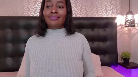 naiaramasson_ online show from March 2026 12:33:11 PM