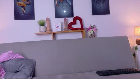 nairagold_ online show from April 2026 12:55:02 AM