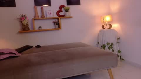 nairagold_ online show from May 2026 12:18:01 AM