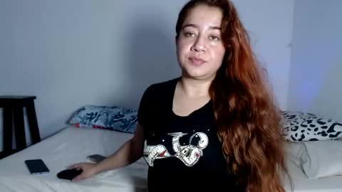 Snapshot of naive_natty1 chatting on May 2026 06:24:02 PM Natalia Flores online show from May 2026 06:24:02 PM