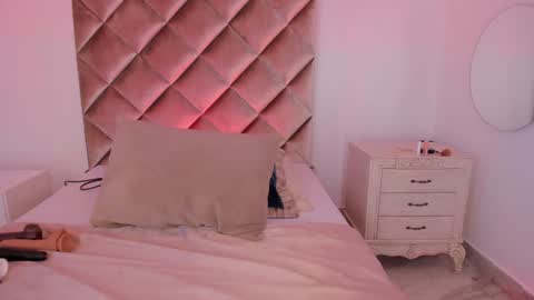 INSTAGRAM  m2221     online show from January 2025 02:43:01 PM