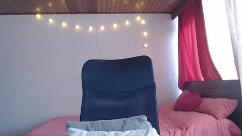 Snapshot of nala_foster chatting on December 2024 03:41:01 PM Nala online show from December 2024 03:41:01 PM