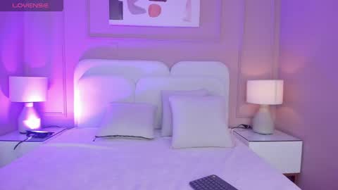 Namii Dexter  online show from April 2026 06:00:01 PM