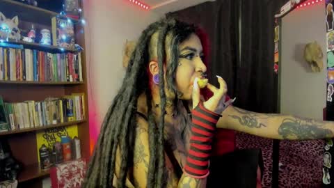 Snapshot of nana_cirkuss chatting on October 2025 01:14:02 AM Val  online show from October 2025 01:14:02 AM