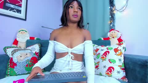Snapshot of naomi_jones13 chatting on December 2024 11:14:02 PM Nahomi Jones online show from December 2024 11:14:02 PM