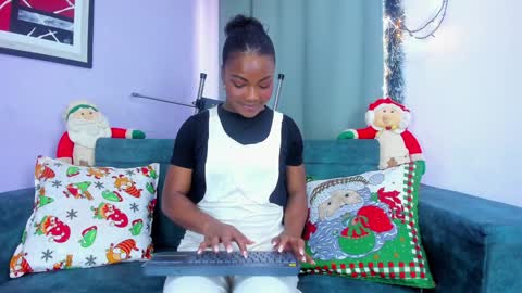 Snapshot of naomi_jones13 chatting on December 2024 08:16:01 PM Nahomi Jones online show from December 2024 08:16:01 PM