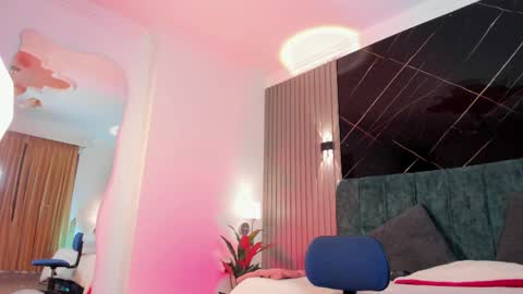 Naomi online show from April 2026 12:10:01 PM