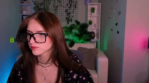 Snapshot of naomi_perl chatting on June 2026 09:12:01 AM Naomi online show from June 2026 09:12:01 AM