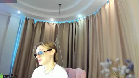 Naomi online show from September 2025 01:32:02 AM