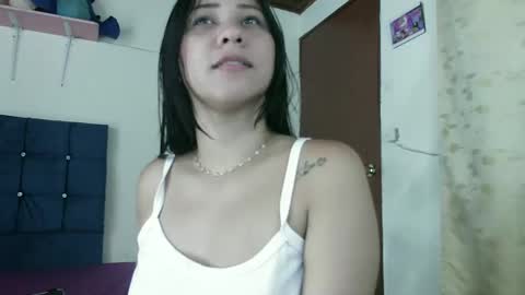 Snapshot of naomi_sweet420 chatting on January 2025 04:29:01 AM Mia online show from January 2025 04:29:01 AM