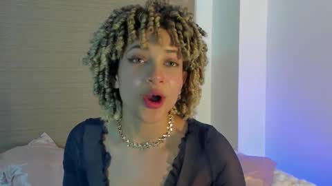 naomidawson online show from January 2026 01:00:02 AM