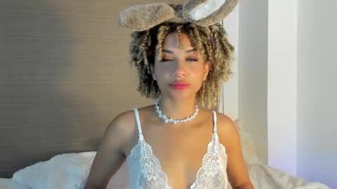 naomidawson online show from February 2026 12:05:02 AM