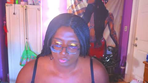 Snapshot of naomifux chatting on May 2026 07:00:02 PM Naomi online show from May 2026 07:00:02 PM