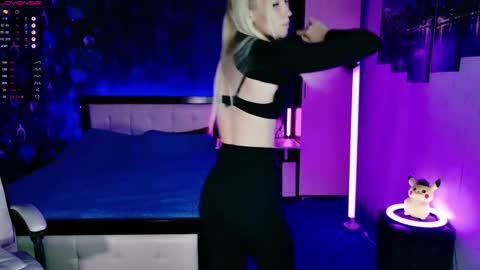 naomihita online show from November 2025 05:00:02 PM