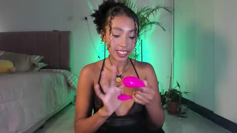 Snapshot of naomii1020 chatting on November 2025 01:17:01 AM Naomii online show from November 2025 01:17:01 AM